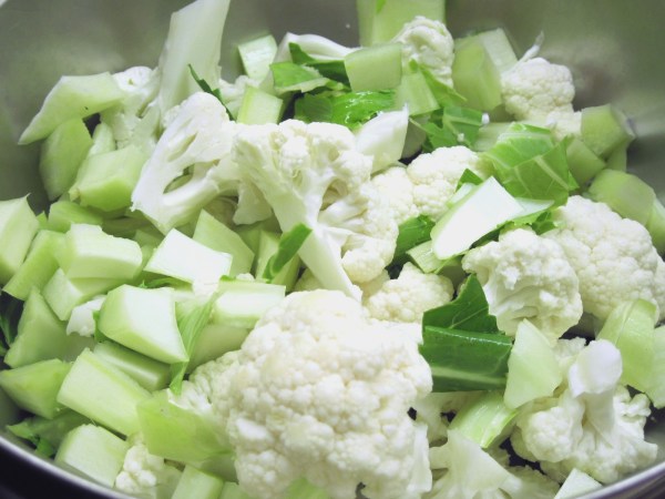 Cauliflower in the steamer pan