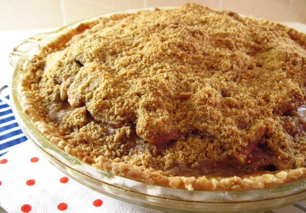 Cinnamon Crumble Apple Pie