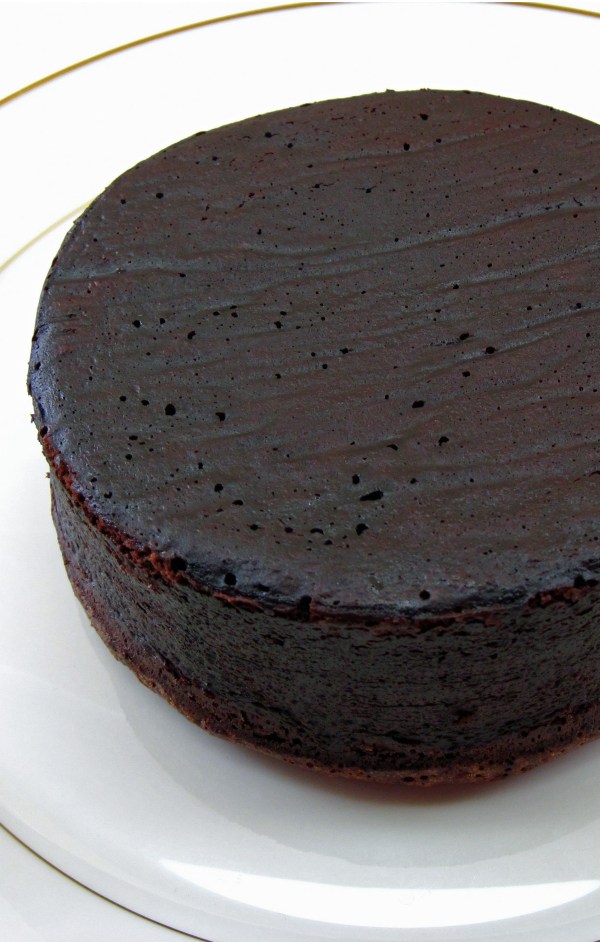 Tiny Chocolate Cake 2