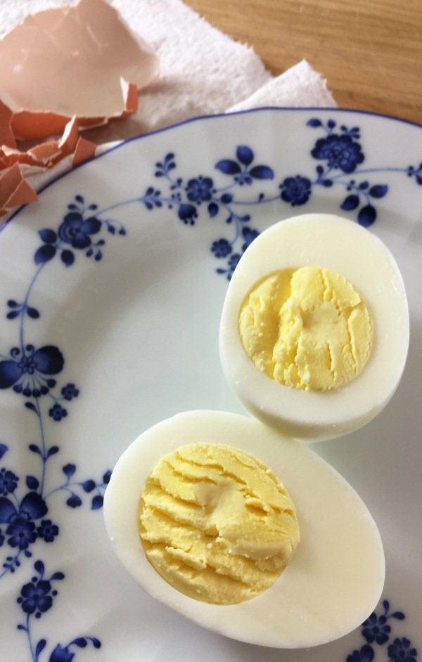 Perfect hard-cooked egg - Copy