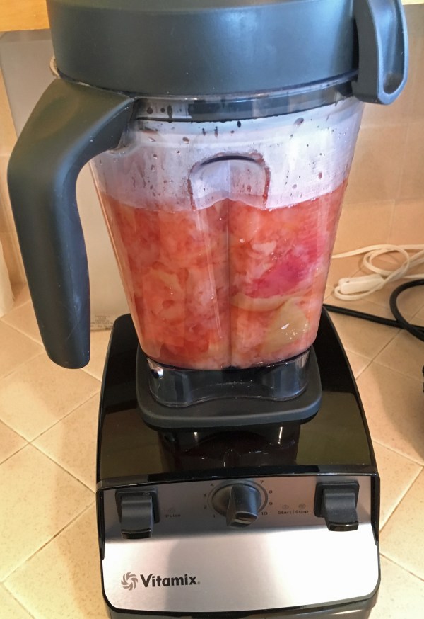 Cooked apples just before blending